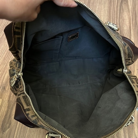 💯 % authentic Fendi shoulder/ totes bag - Picture 11 of 16